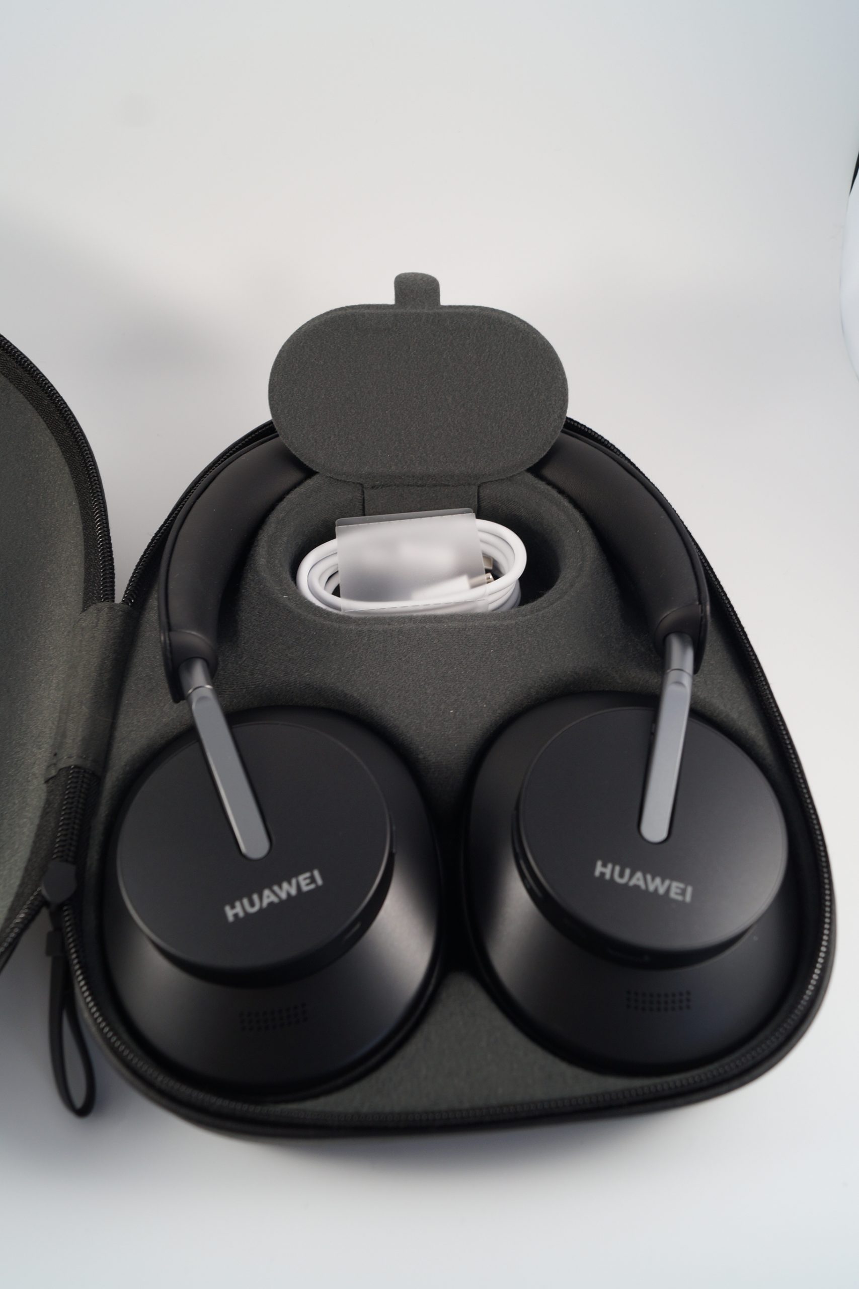 DSC03907 Huawei FreeBuds Studio Test in Schutztasche